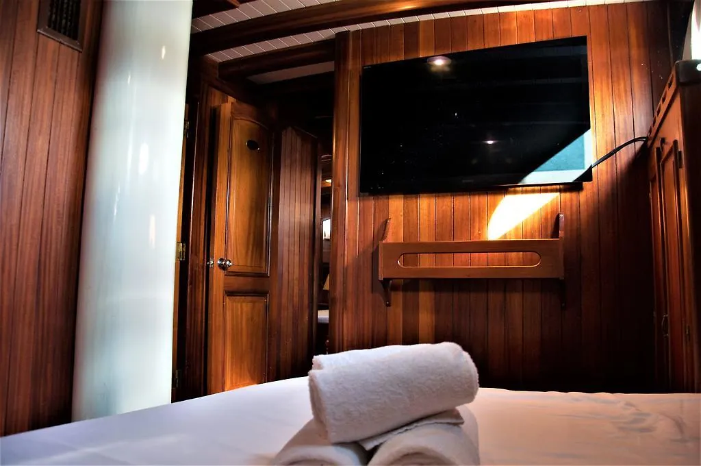 Lady Christa Hotel Palermo Botel