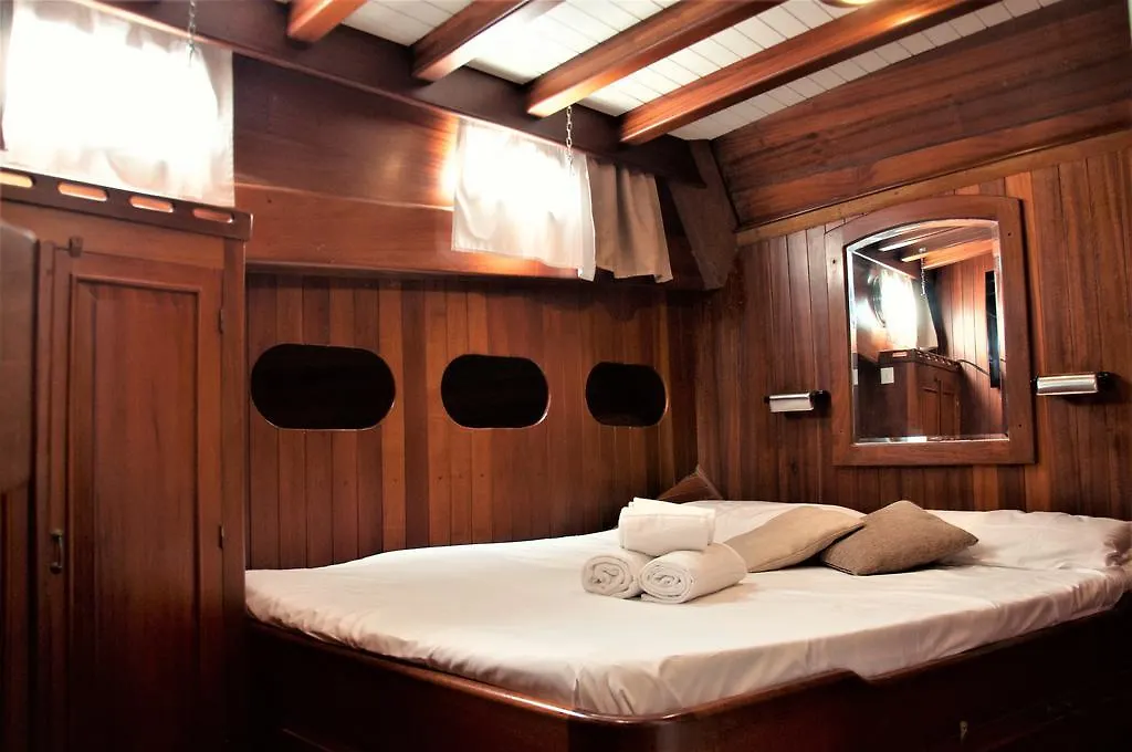 Hotel Lady Christa Palermo 0*,  Italia