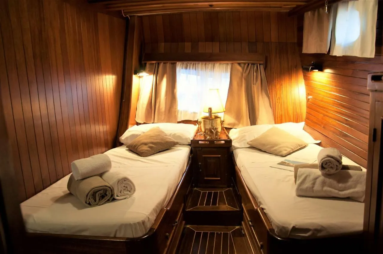Hotel Lady Christa Palermo Hotel en barco